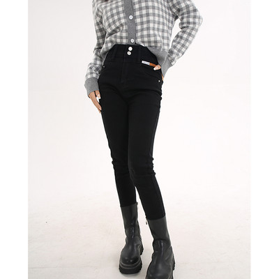 Naiste liibuvad teksad standardse vöökohaga