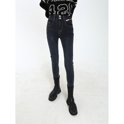 Naiste liibuvad teksad standardse vöökohaga