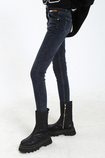 Naiste liibuvad teksad standardse vöökohaga