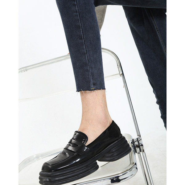 Naiste liibuvad teksad standardse vöökohaga