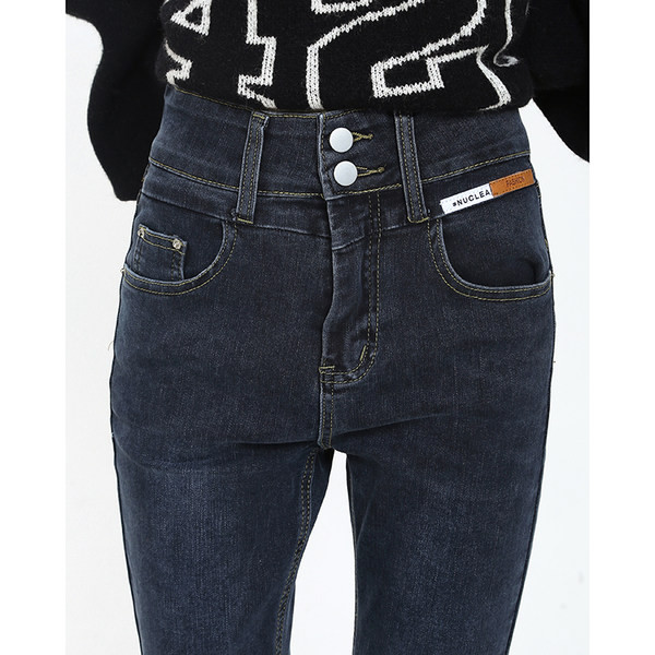 Naiste liibuvad teksad standardse vöökohaga