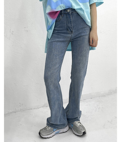 Igapäevaseks kasutamiseks sobivad kõrge vöökohaga naiste teksapüksid