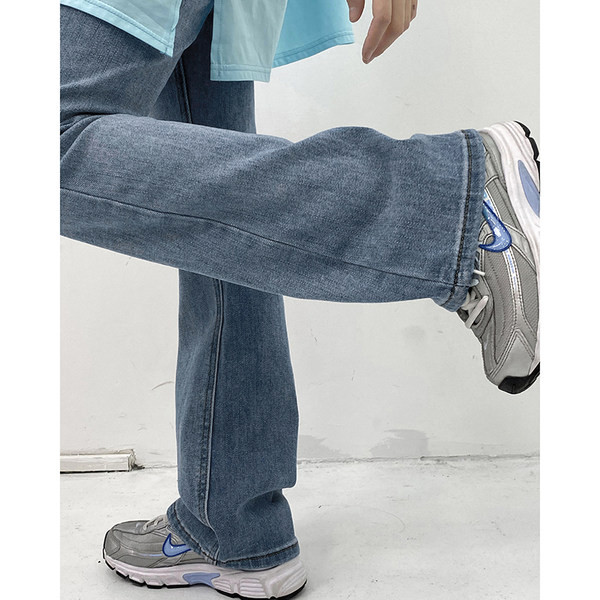 Igapäevaseks kasutamiseks sobivad kõrge vöökohaga naiste teksapüksid