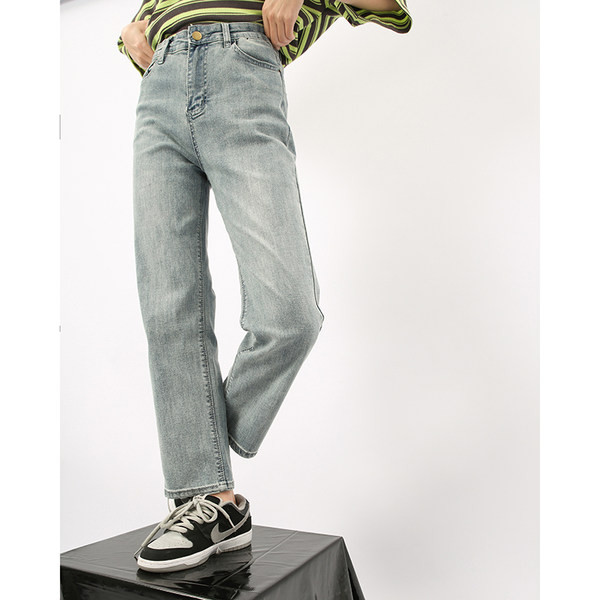 Stiilsed naiste sirged teksad pikkusega 9/10