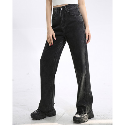 Γυναικείο τζιν φαρδύ μοντέλο με επιγραφή