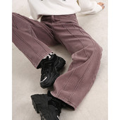 Naiste stiilsed laiade sääredega teksad