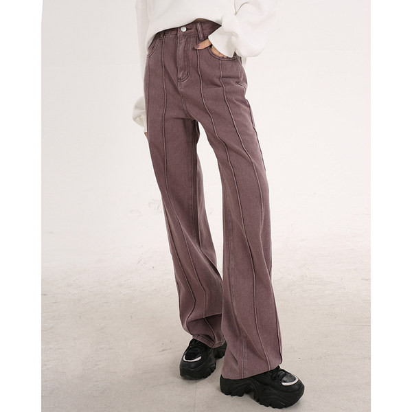 Naiste stiilsed laiade sääredega teksad