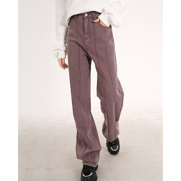 Naiste stiilsed laiade sääredega teksad