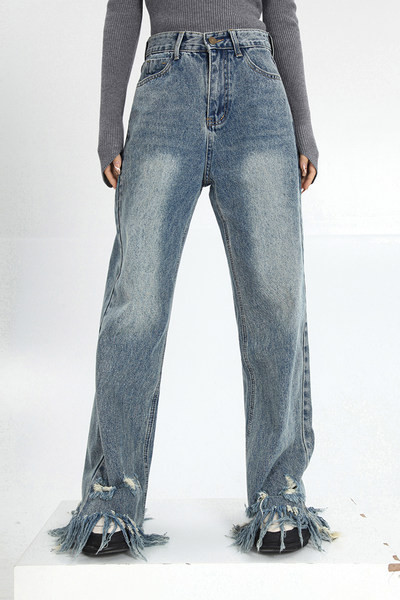 Aktuális női farmer széles modell szakadt motívumokkal