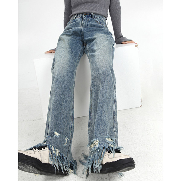 Aktuális női farmer széles modell szakadt motívumokkal