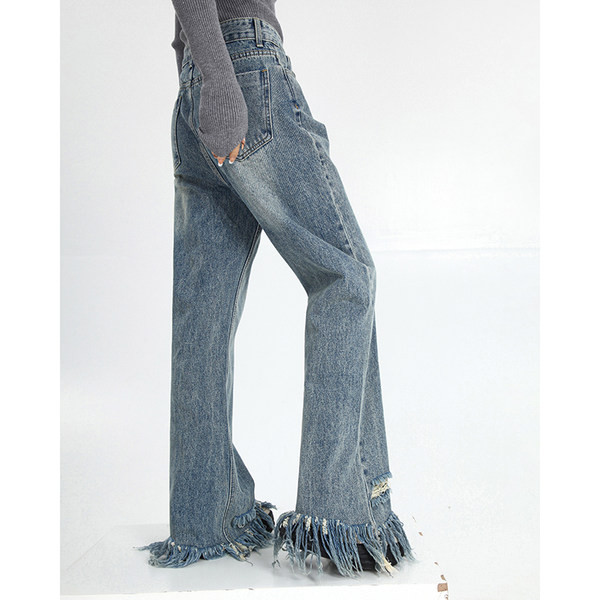 Aktuális női farmer széles modell szakadt motívumokkal