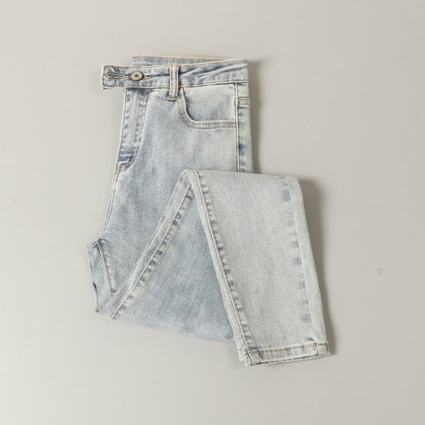 Elastsed kõrge vöökohaga teksad