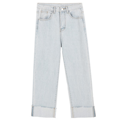 Kõrge vöökoha ja volditud säärtega vabaaja naiste teksad