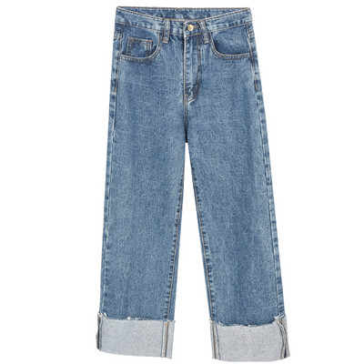 Kõrge vöökoha ja volditud säärtega vabaaja naiste teksad