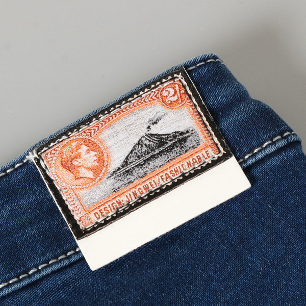 Női testre szabott farmernadrág gombbal