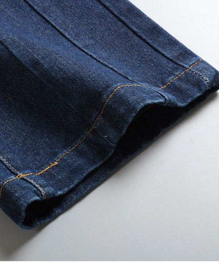 Široki model ženskih traperica s visokim pojasom u struku i džepovima