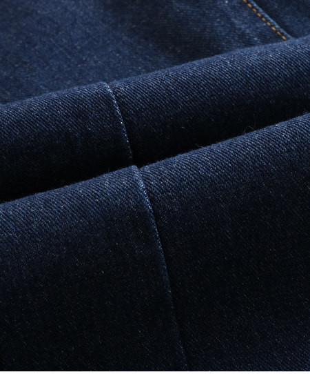 Široki model ženskih traperica s visokim pojasom u struku i džepovima