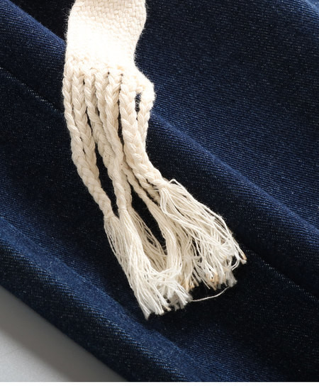 Široki model ženskih traperica s visokim pojasom u struku i džepovima