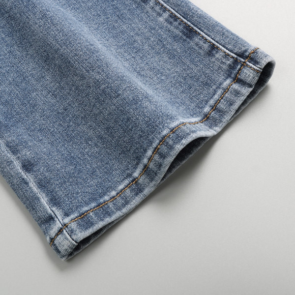 Laia sääre ja nööpidega naiste teksad