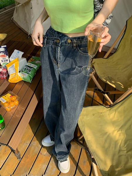 Lai tavaline kõrge vöökohaga naiste teksapükste mudel