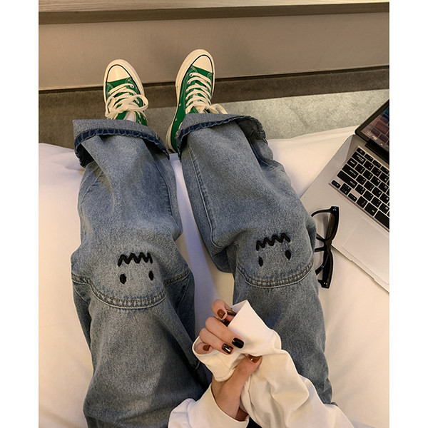 Naiste vabaaja teksad tikandiga