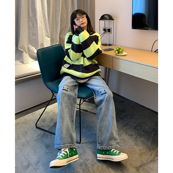 Naiste vabaaja teksad tikandiga