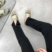 Stiilne rebenenud motiividega naiste sirgete teksade mudel