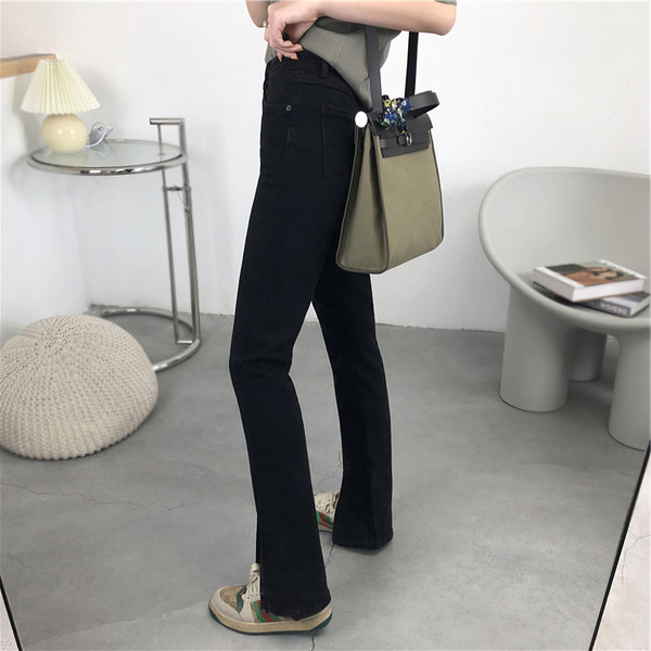 Stiilne rebenenud motiividega naiste sirgete teksade mudel