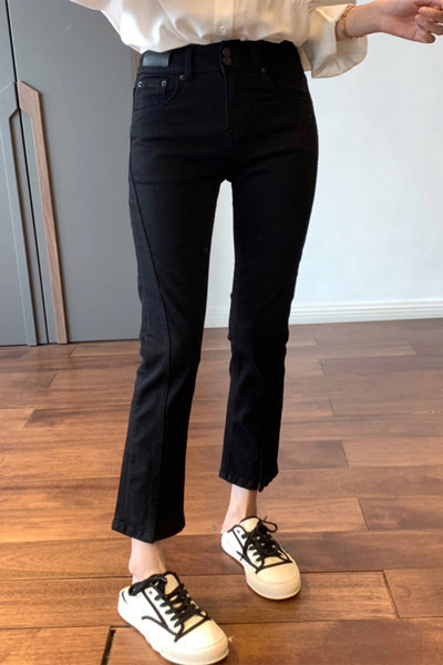 Naiste mustad ja kõrge vöökohaga teksad