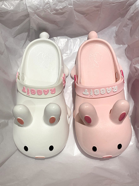 3D elementidega naiste sandaalid