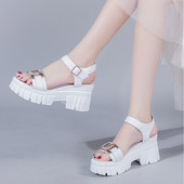 Modern női szandál arany csattal