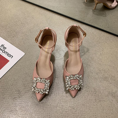 Terava mudeliga pandlakividega naiste sandaalid