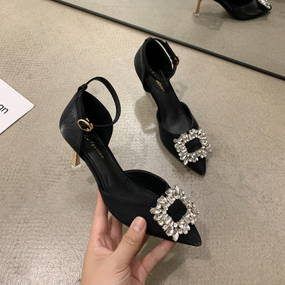 Terava mudeliga pandlakividega naiste sandaalid