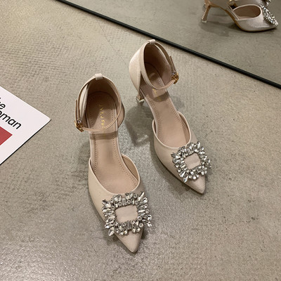 Terava mudeliga pandlakividega naiste sandaalid