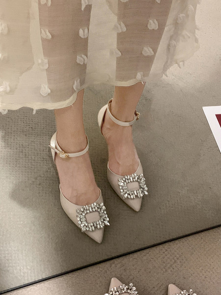 Terava mudeliga pandlakividega naiste sandaalid