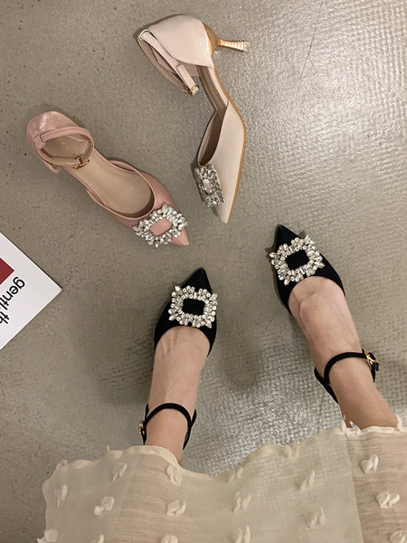 Terava mudeliga pandlakividega naiste sandaalid