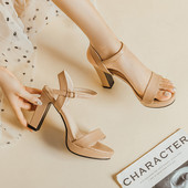 Μοντέρνα γυναικεία πέδιλα με τακούνι 10 cm