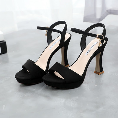 Naiste sandaalid kontsaga - kaks mudelit