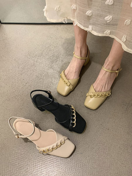 Öko-nahast metallist kaunistusega naiste sandaalid