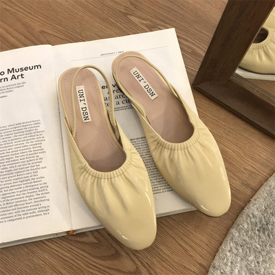 Suletud esiosaga vabaaja kunstnahast sandaalid