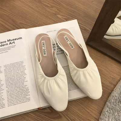 Suletud esiosaga vabaaja kunstnahast sandaalid