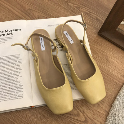 Eko-nahast valmistatud vabaaja naiste sandaalid suletud varvastega