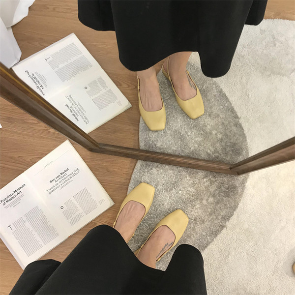 Eko-nahast valmistatud vabaaja naiste sandaalid suletud varvastega