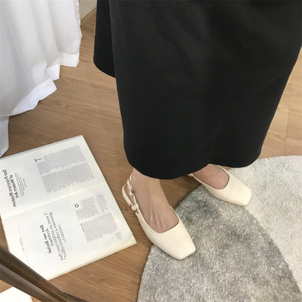 Eko-nahast valmistatud vabaaja naiste sandaalid suletud varvastega