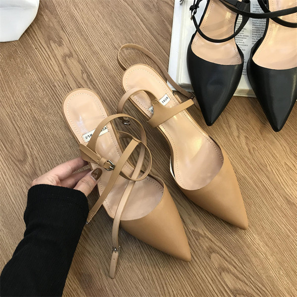 Kunstnahast lipsudega naiste sandaalide liibuv mudel