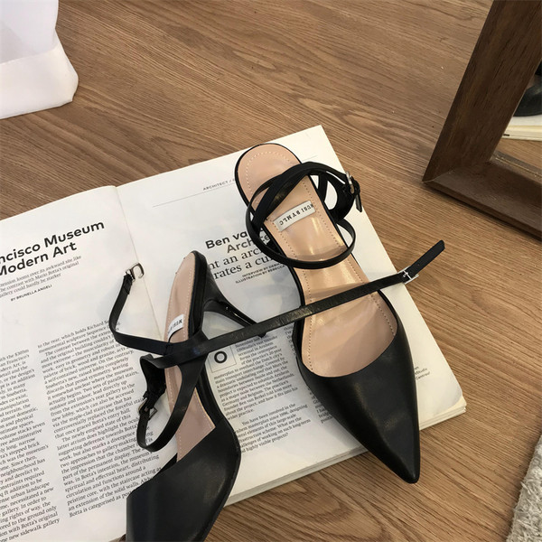 Kunstnahast lipsudega naiste sandaalide liibuv mudel