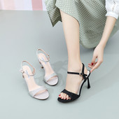 Moodsad naiste kividega sandaalid