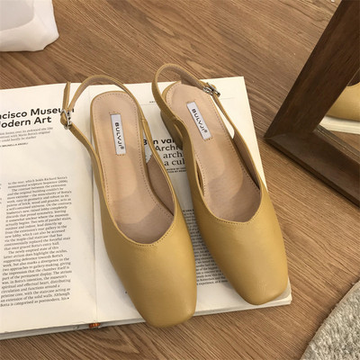 Vabaaja sandaalid suletud varvastega