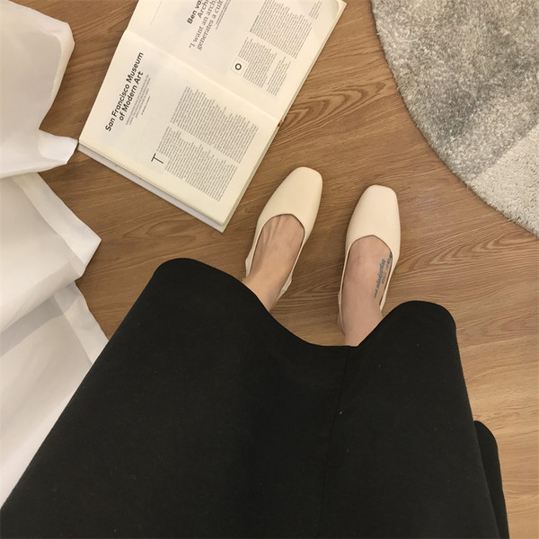 Vabaaja sandaalid suletud varvastega