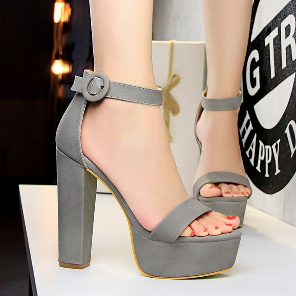 Moodsad naiste sandaalid 10 cm paksuse kontsaga